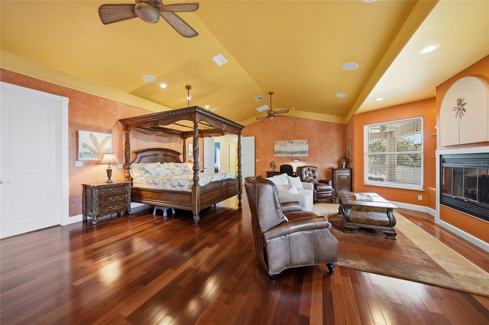 Image 19 of 70 For 8635 Riverside Drive