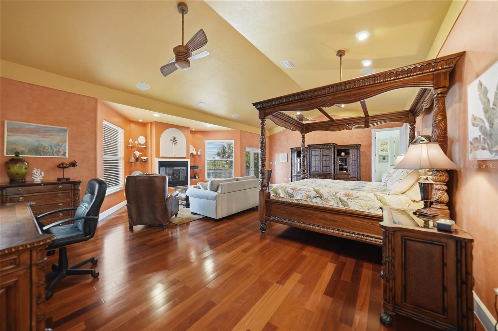 Image 20 of 70 For 8635 Riverside Drive