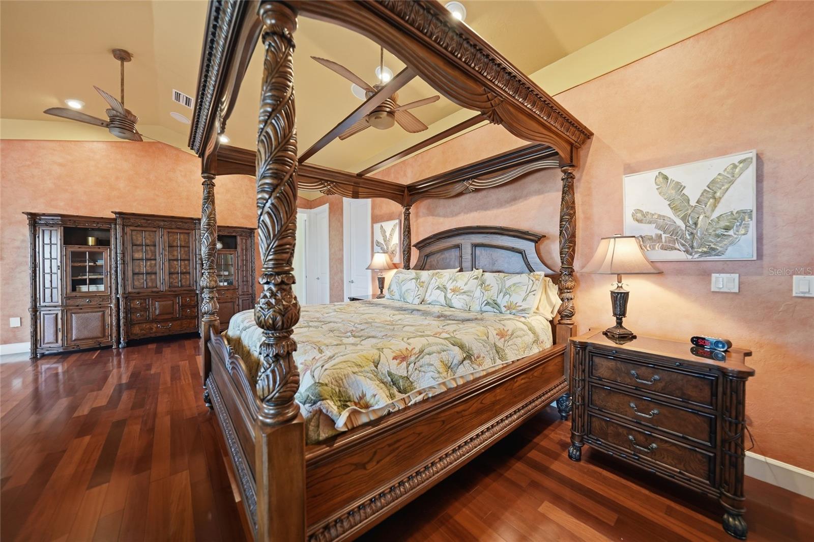 Image 21 of 70 For 8635 Riverside Drive