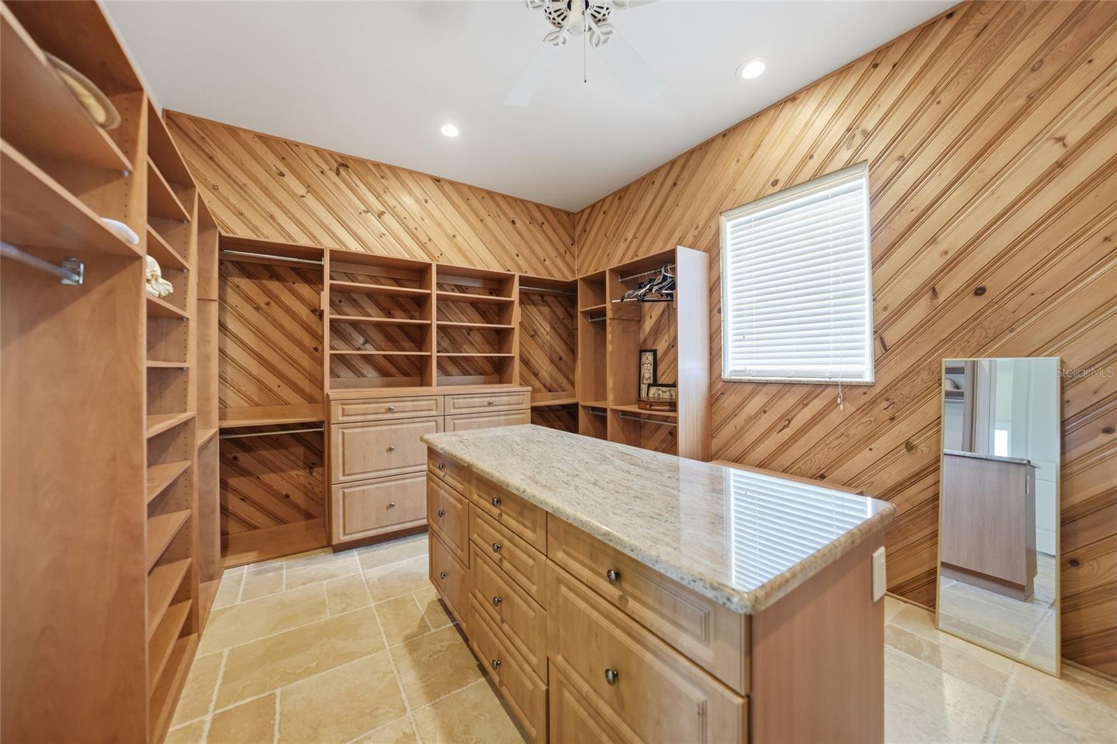 Image 23 of 70 For 8635 Riverside Drive