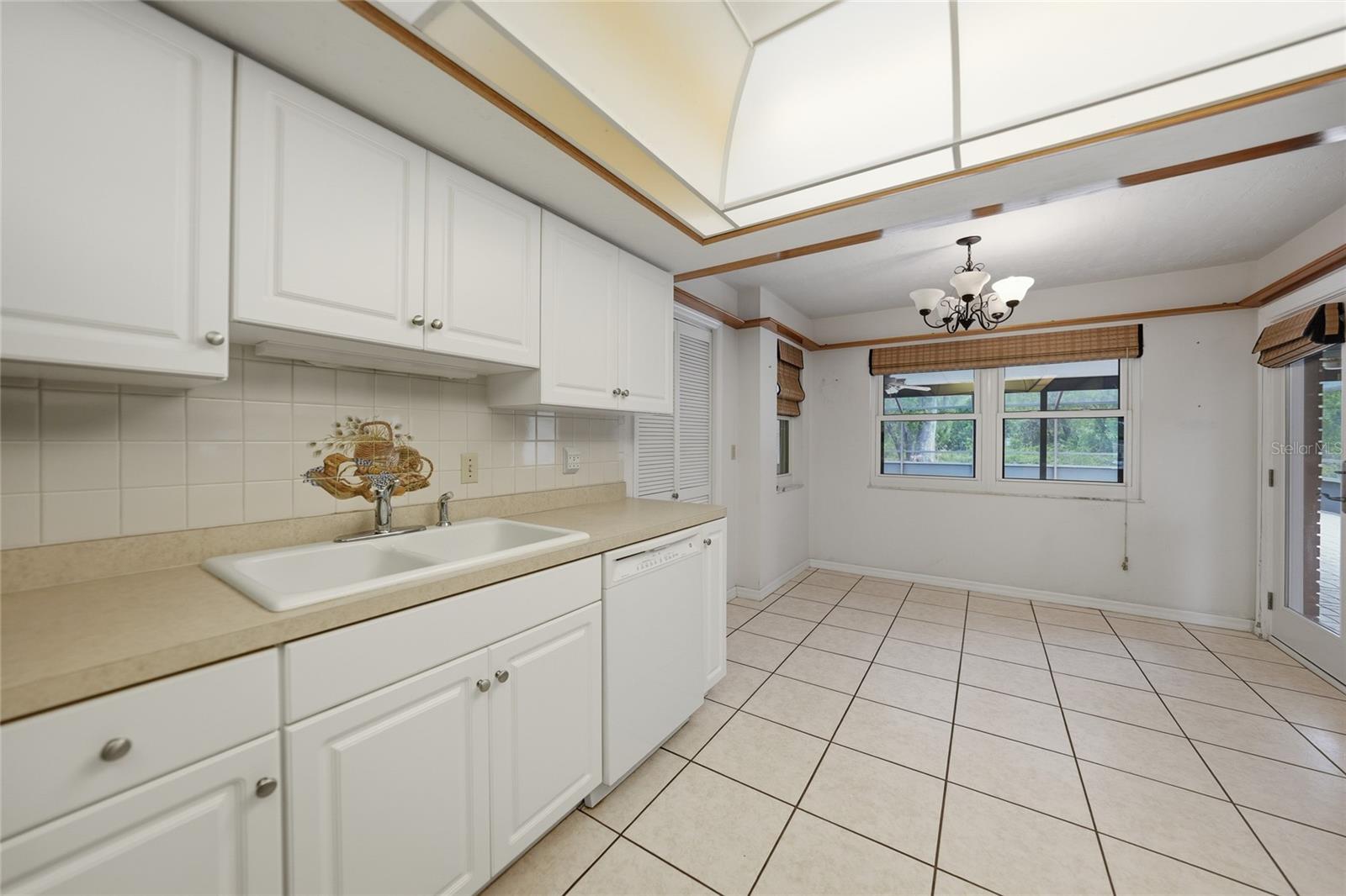 Image 11 of 61 For 5205 Carlton Avenue