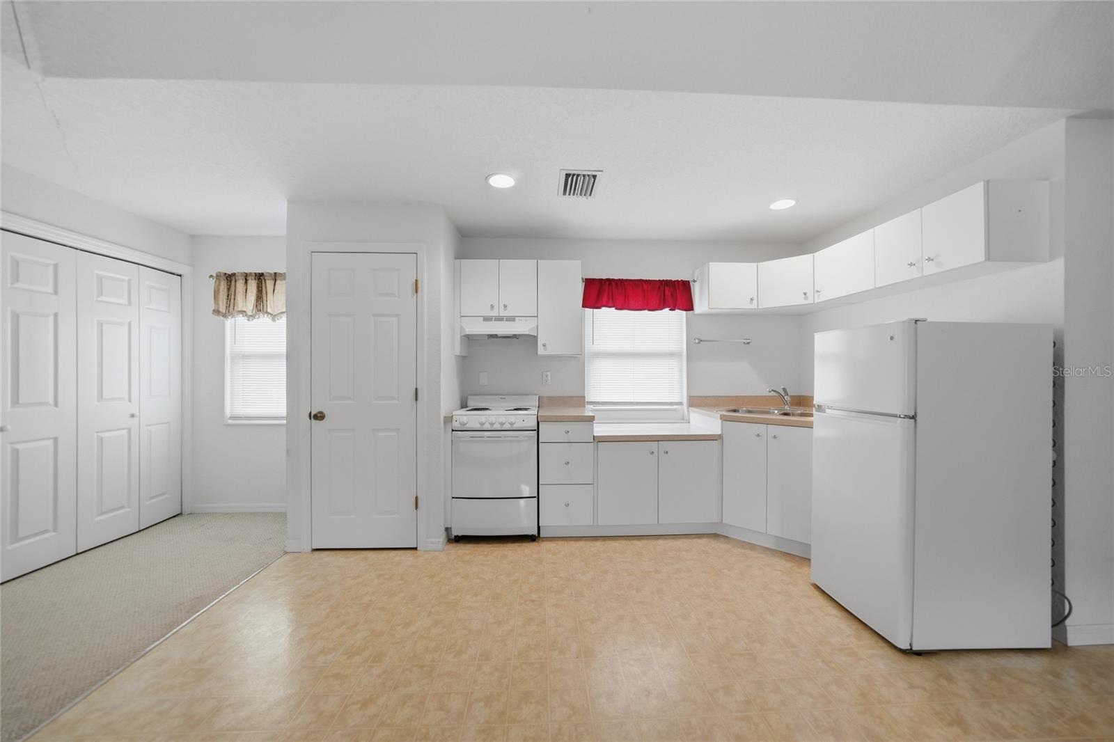 Image 30 of 61 For 5205 Carlton Avenue