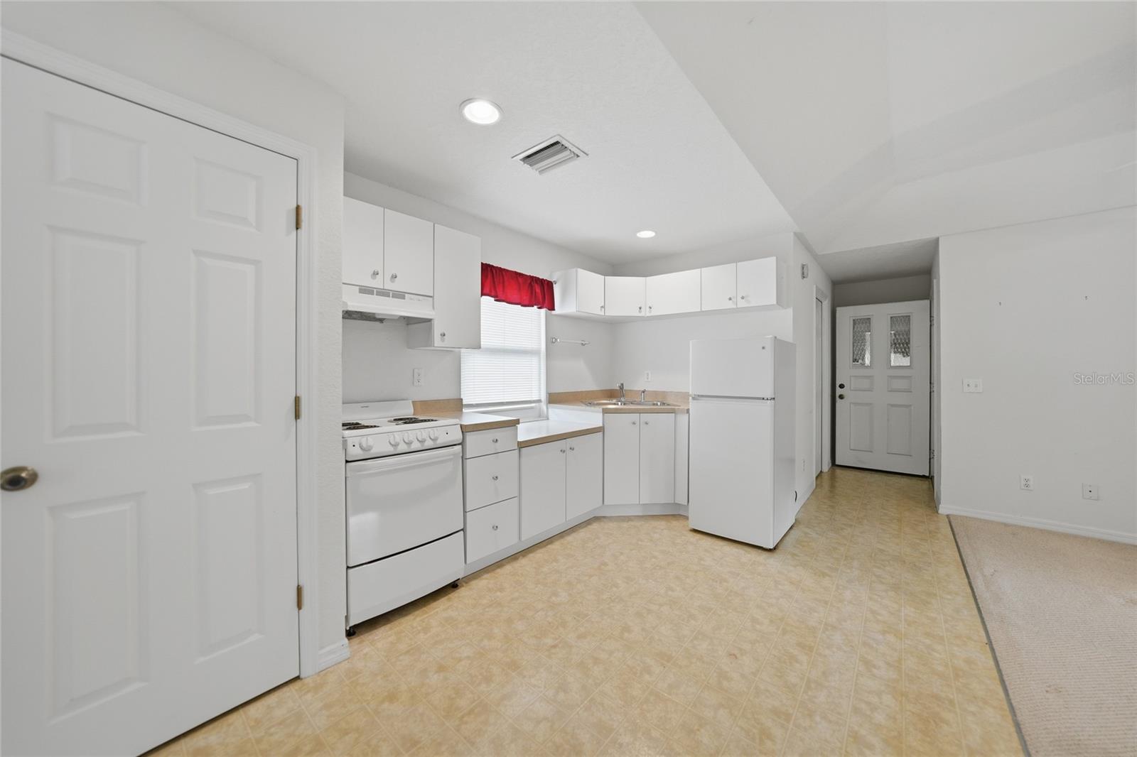 Image 31 of 61 For 5205 Carlton Avenue