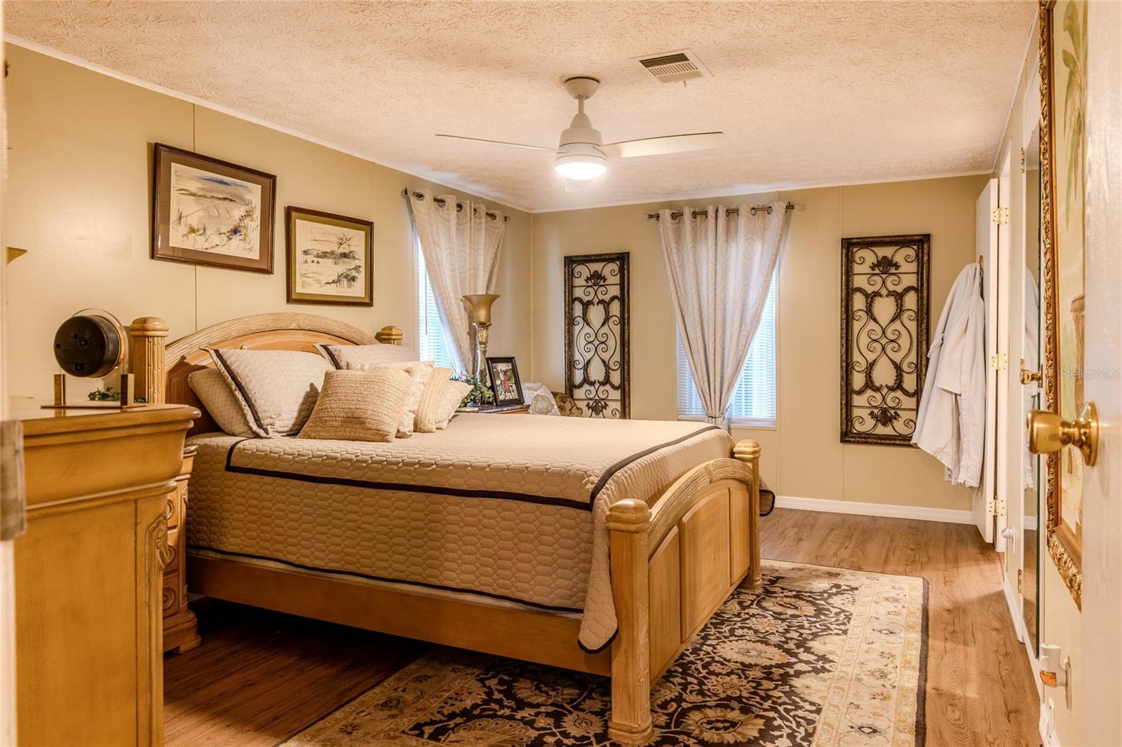 Image 26 of 41 For 2100 Kings Highway #1041