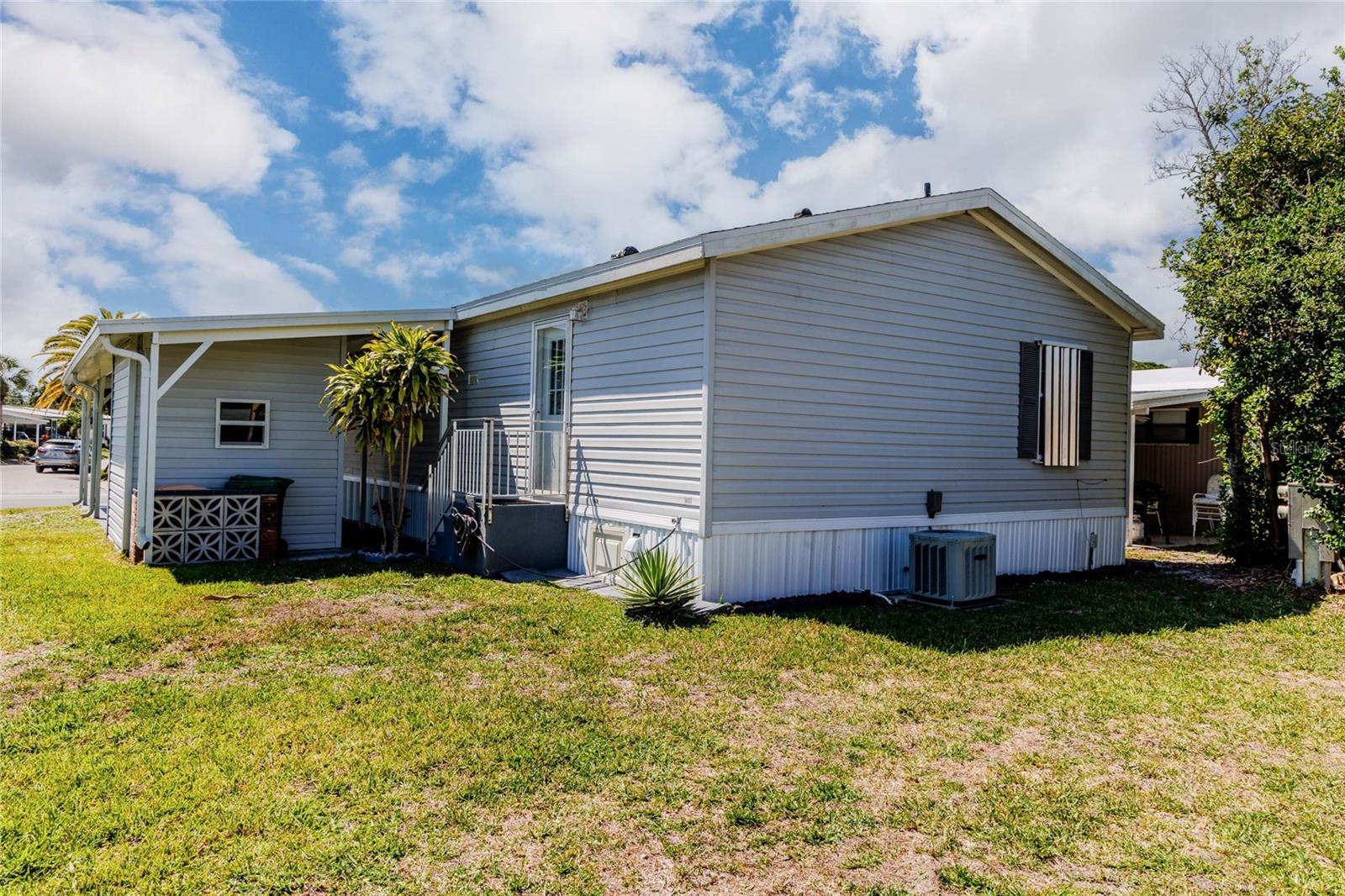 Image 35 of 41 For 2100 Kings Highway #1041