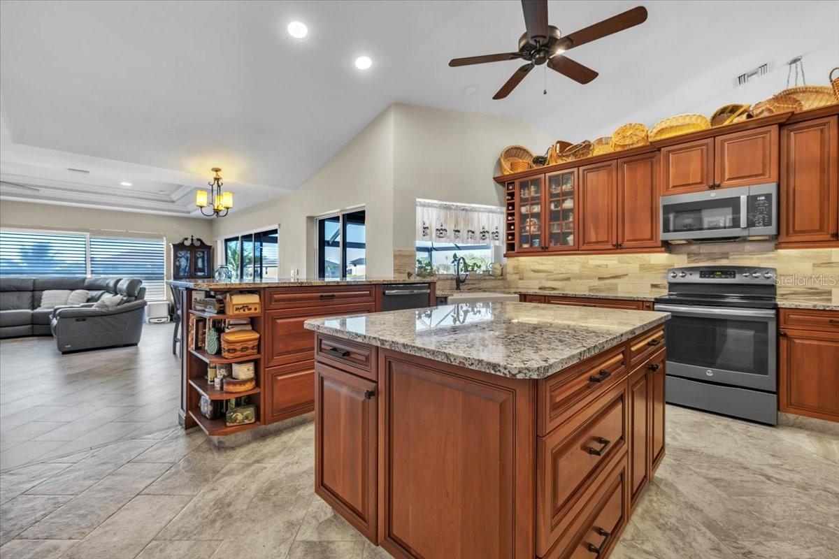 Image 13 of 50 For 330 20th Street