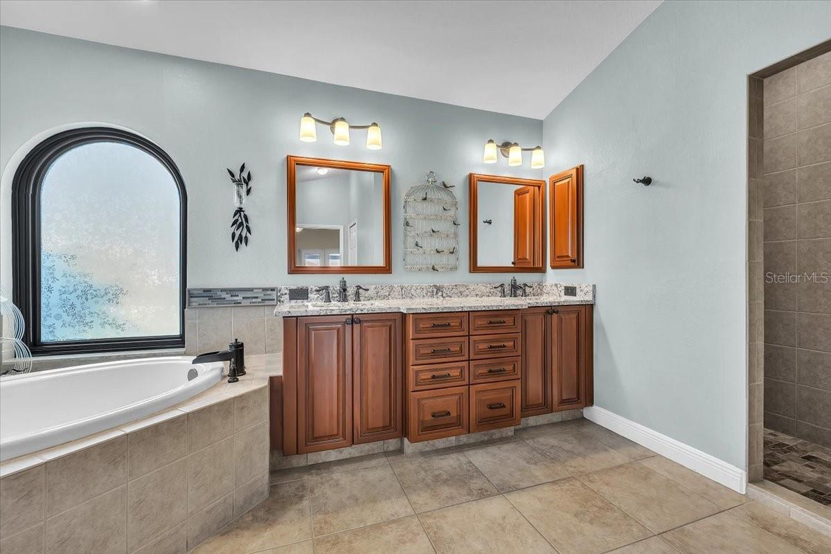 Image 21 of 50 For 330 20th Street