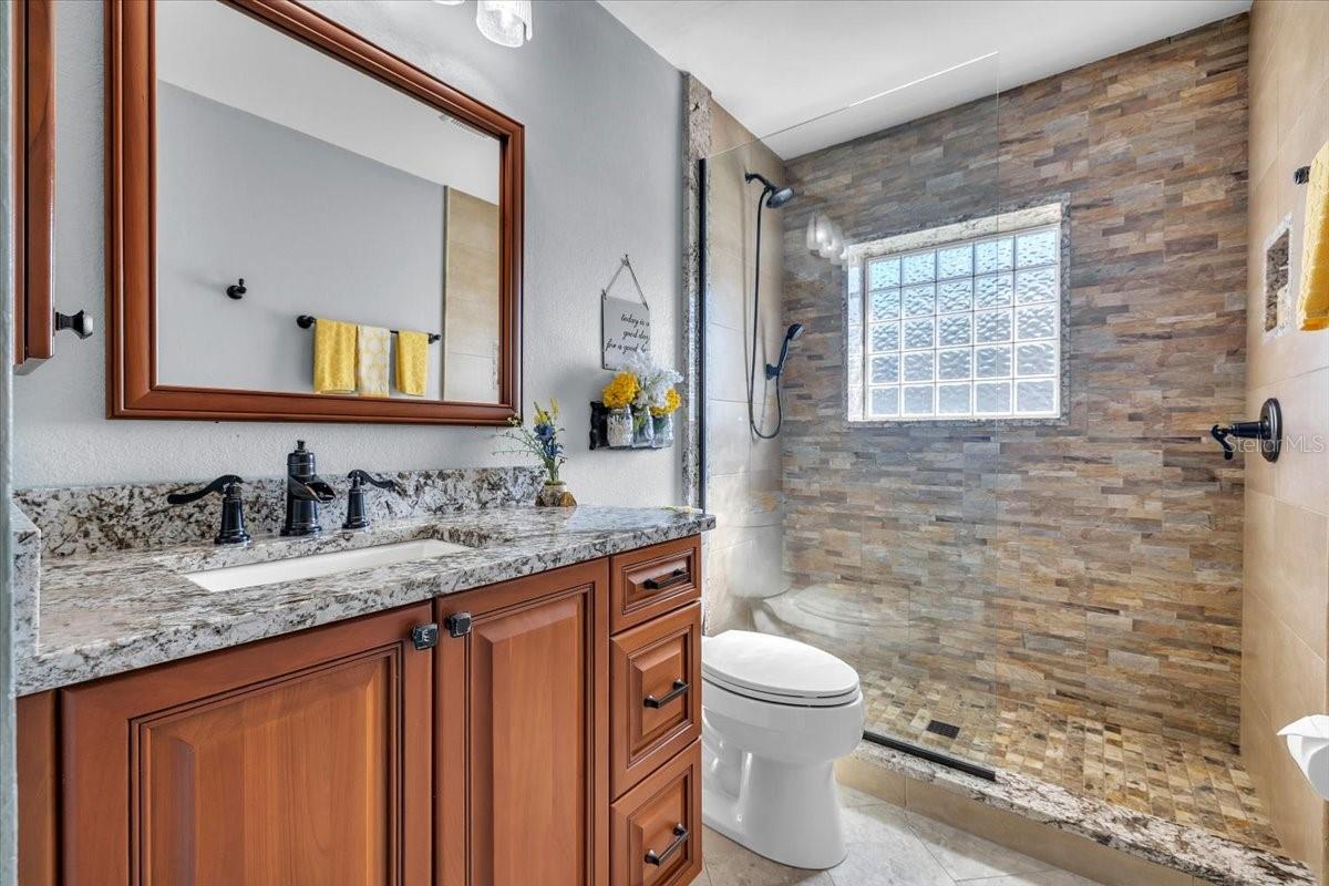 Image 24 of 50 For 330 20th Street