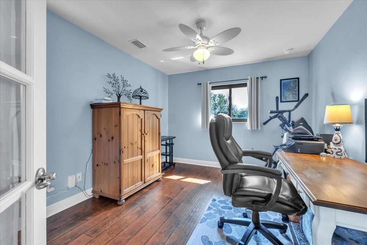 Image 27 of 50 For 330 20th Street