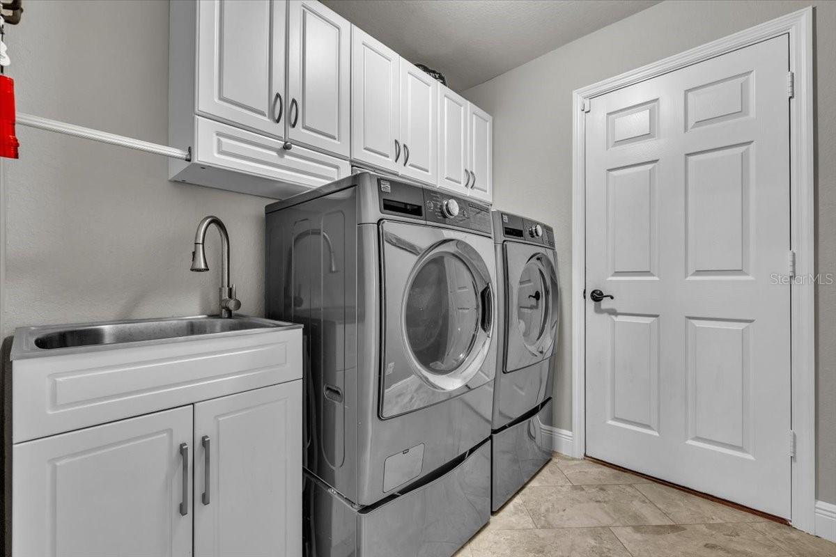 Image 28 of 50 For 330 20th Street