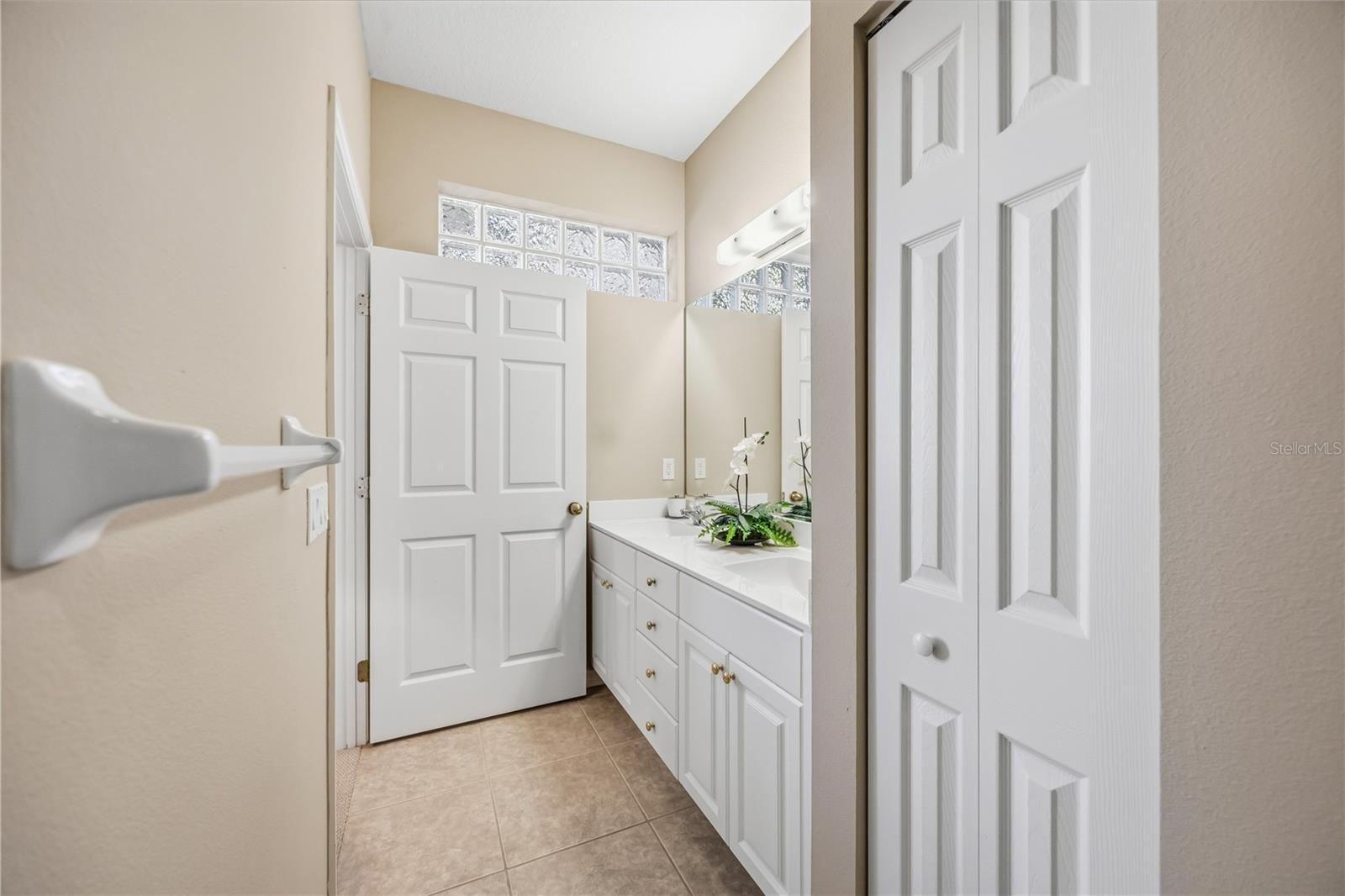 Image 18 of 29 For 115 Woodbridge Drive 201