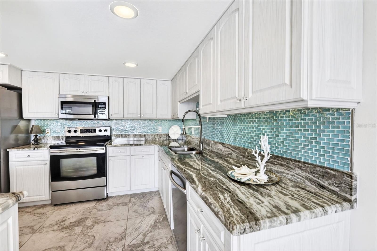 Image 16 of 32 For 3235 Sugarloaf Key Road 13b