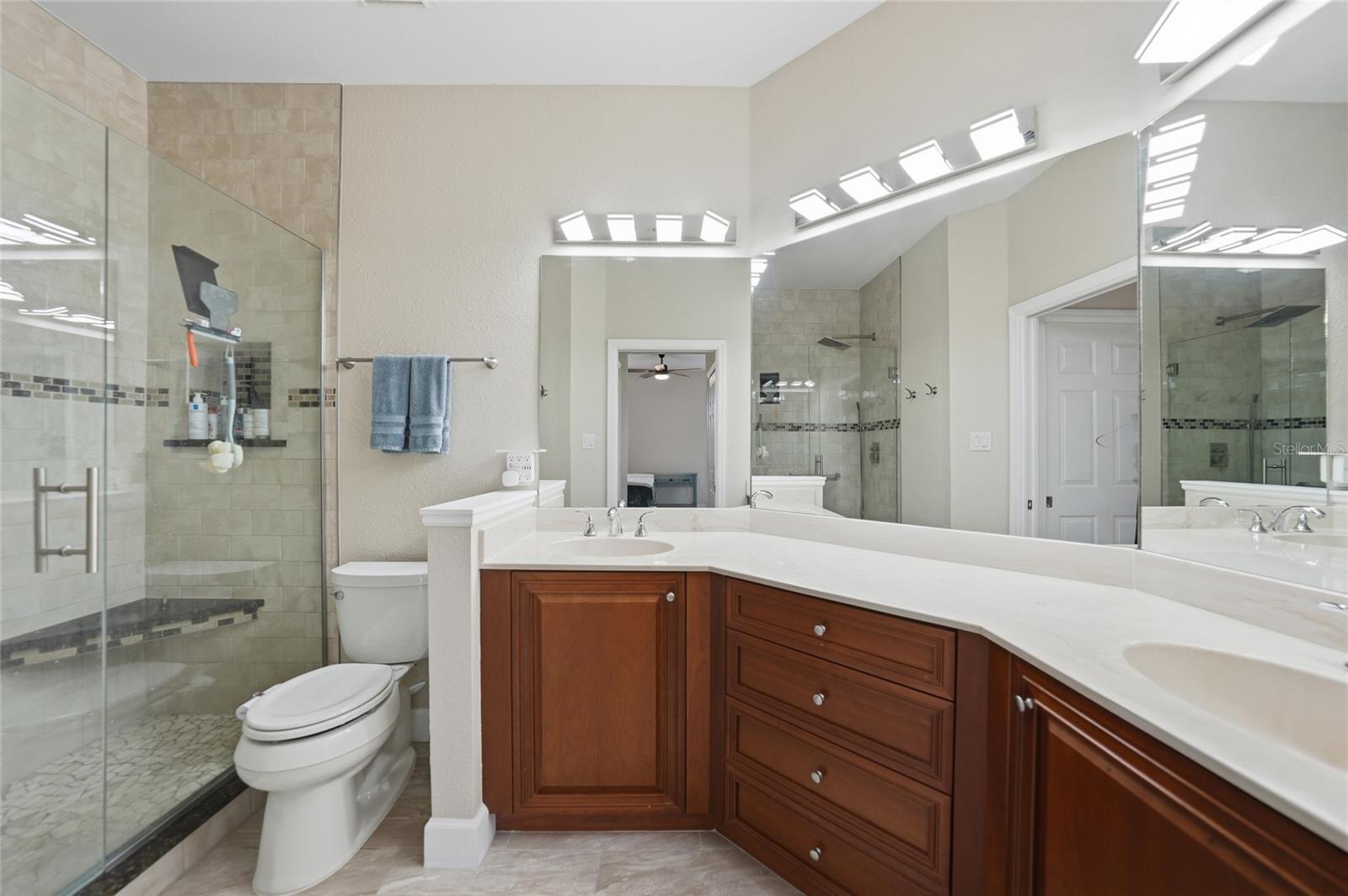 Image 19 of 39 For 17288 Acapulco Road 421