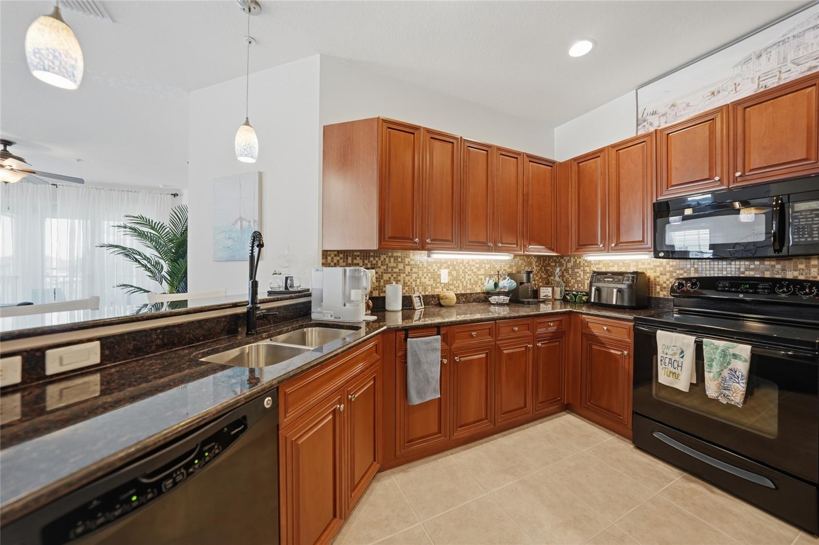 Image 4 of 39 For 17288 Acapulco Road 421