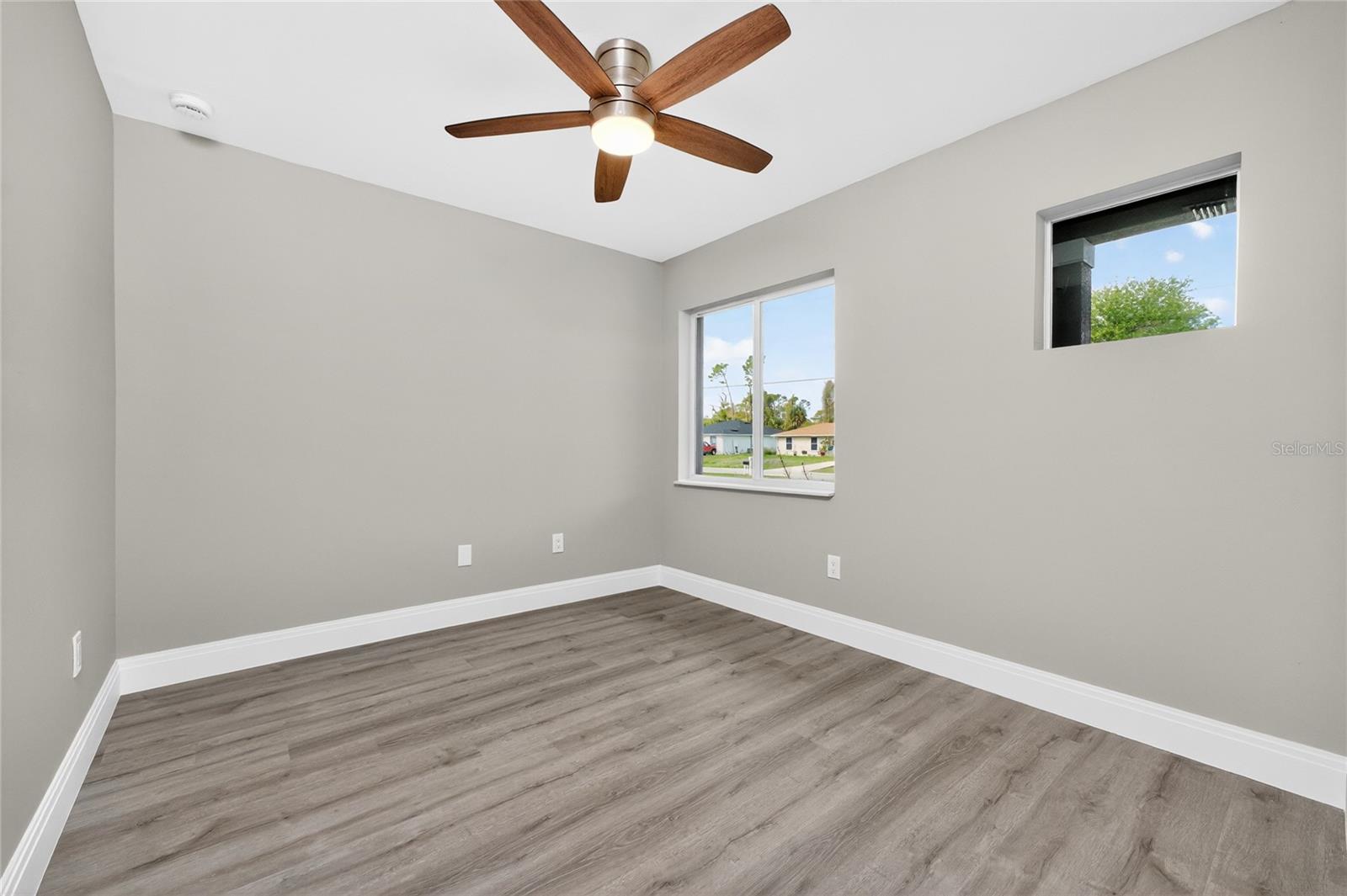 Image 14 of 67 For 2090 Como Street