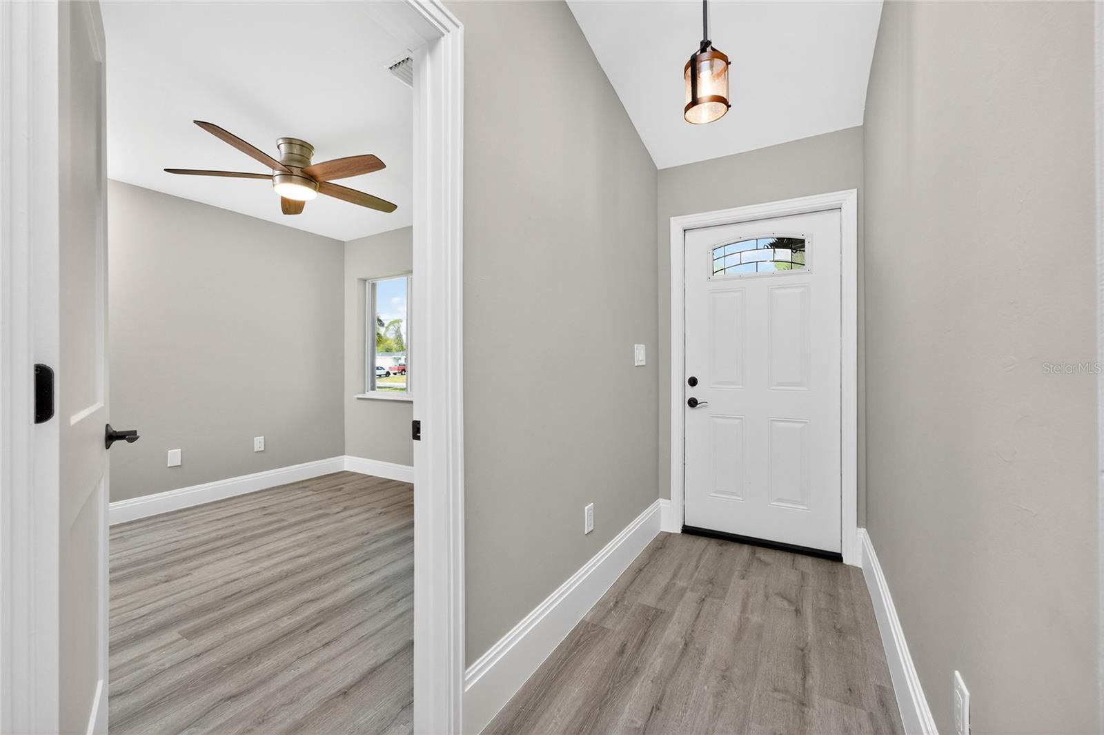 Image 15 of 67 For 2090 Como Street