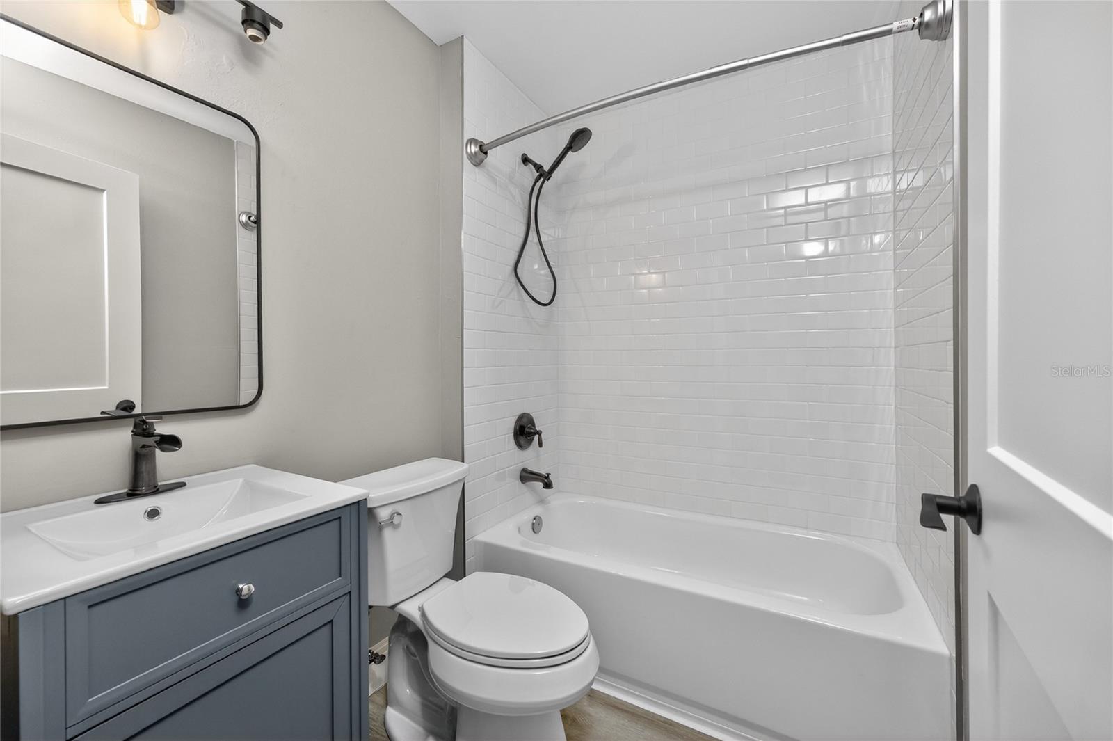 Image 17 of 67 For 2090 Como Street