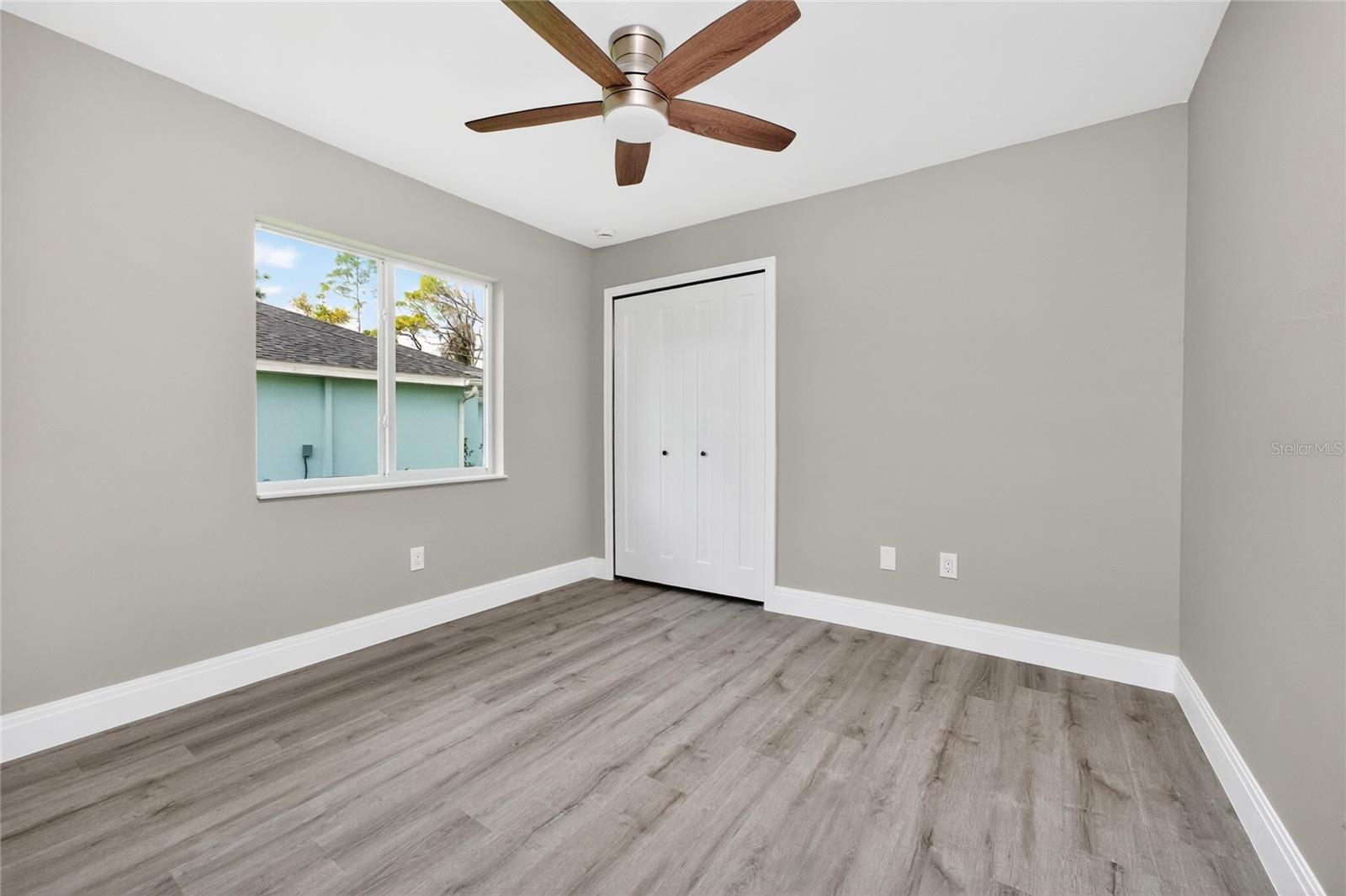 Image 18 of 67 For 2090 Como Street