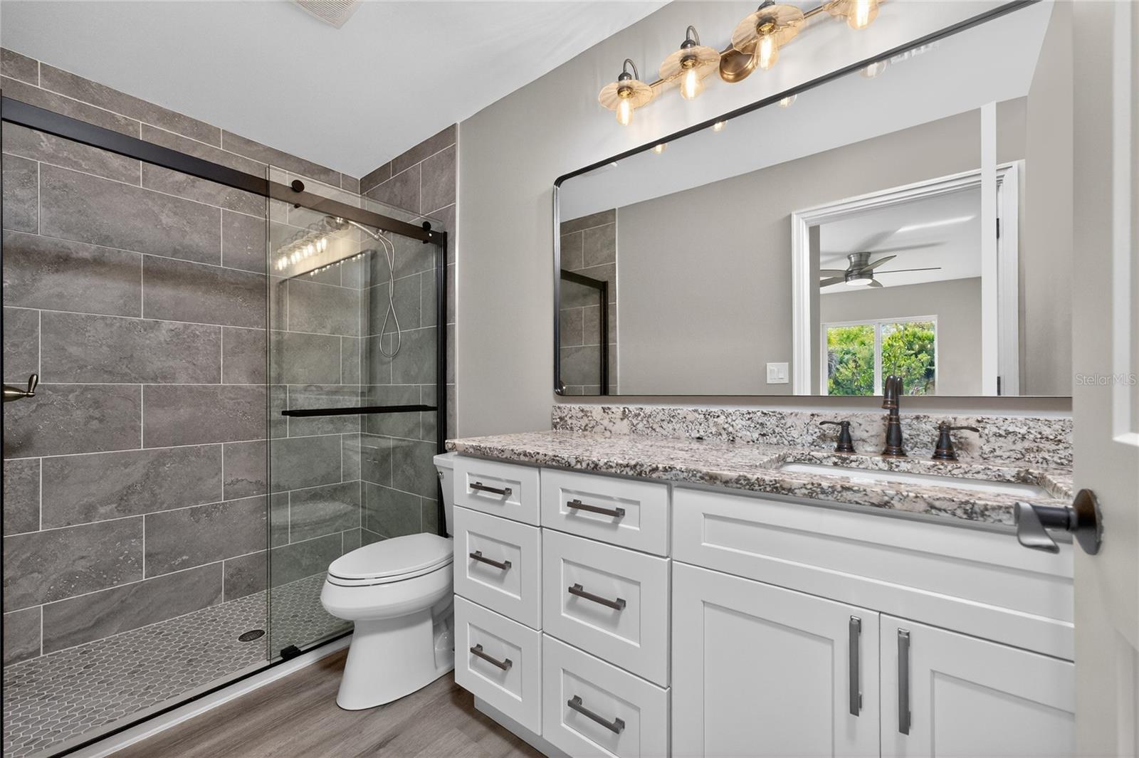 Image 20 of 67 For 2090 Como Street