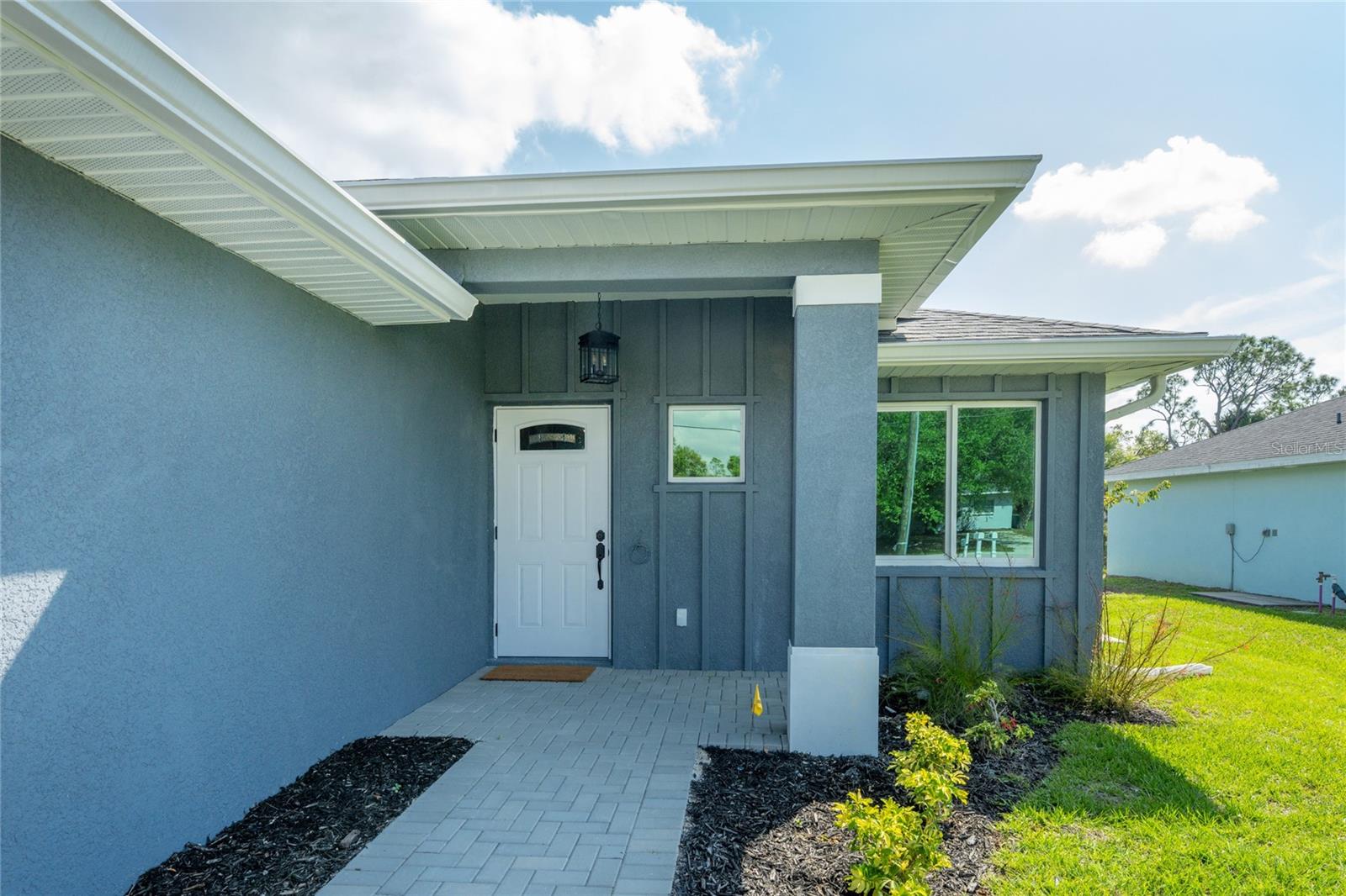 Image 3 of 67 For 2090 Como Street