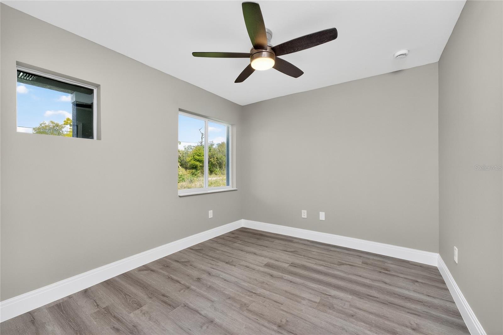 Image 30 of 67 For 2090 Como Street