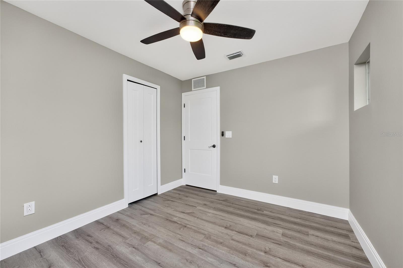 Image 31 of 67 For 2090 Como Street