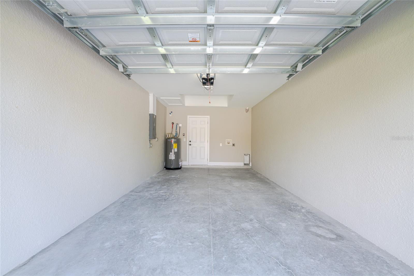 Image 40 of 67 For 2090 Como Street