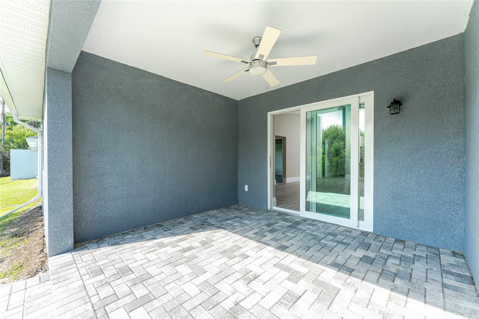 Image 41 of 67 For 2090 Como Street