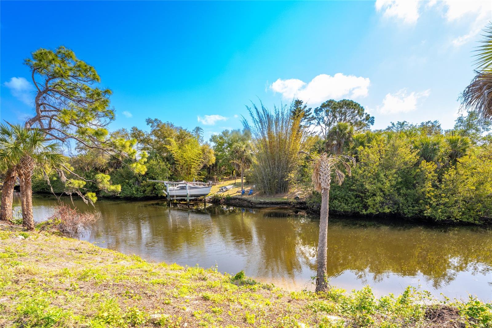 Image 44 of 67 For 2090 Como Street