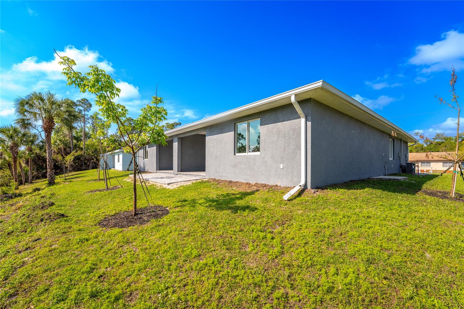 Image 46 of 67 For 2090 Como Street