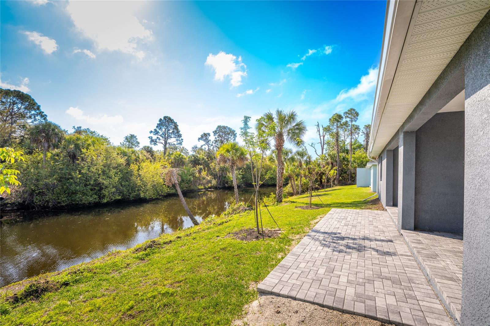 Image 48 of 67 For 2090 Como Street