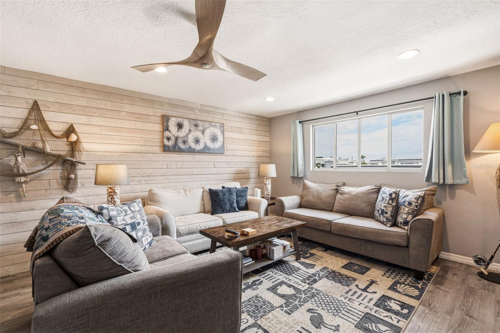 Image 16 of 42 For 22375 Edgewater Drive 224