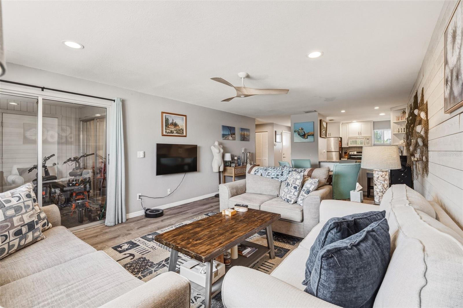 Image 19 of 42 For 22375 Edgewater Drive 224