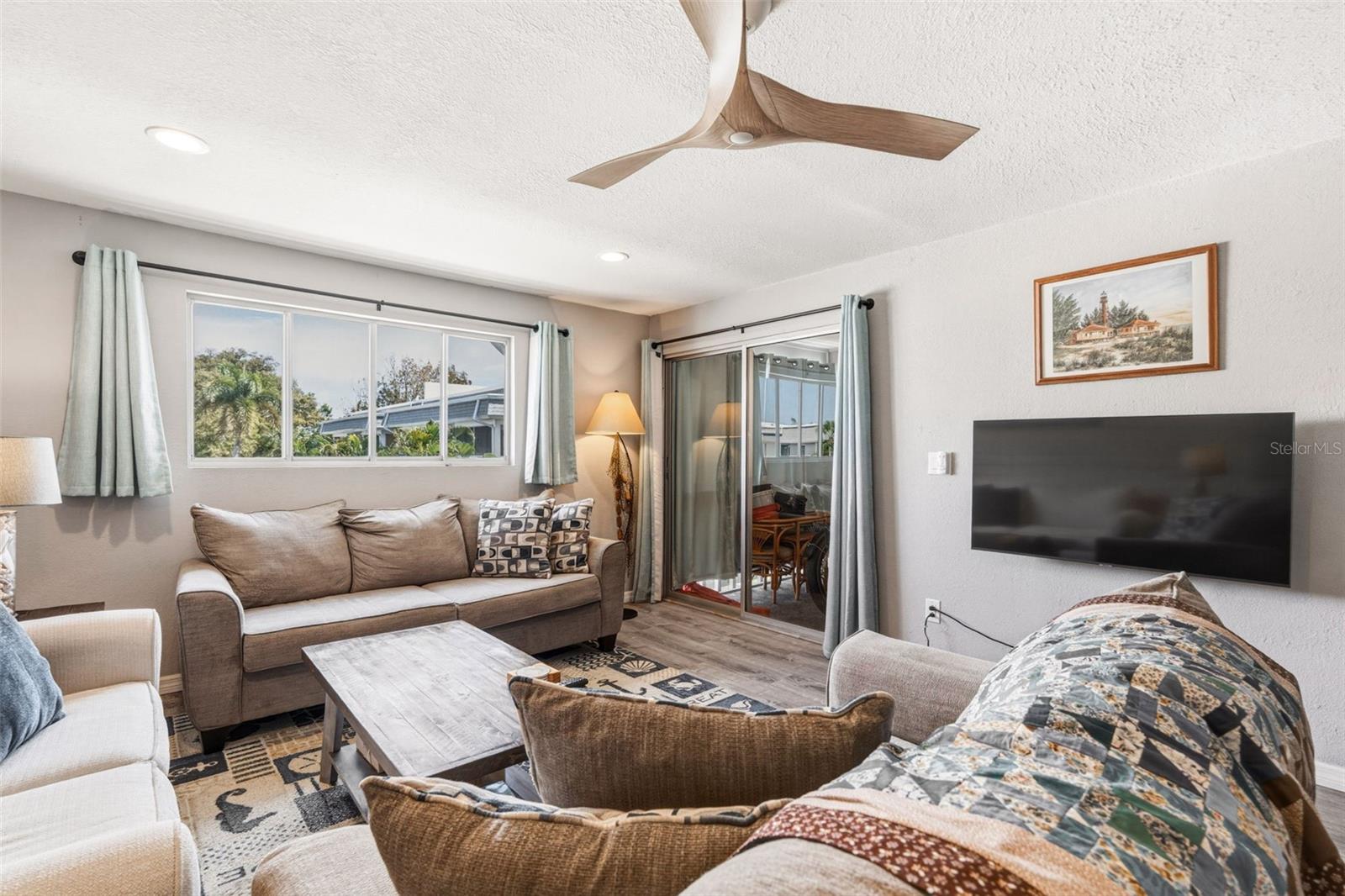 Image 22 of 42 For 22375 Edgewater Drive 224