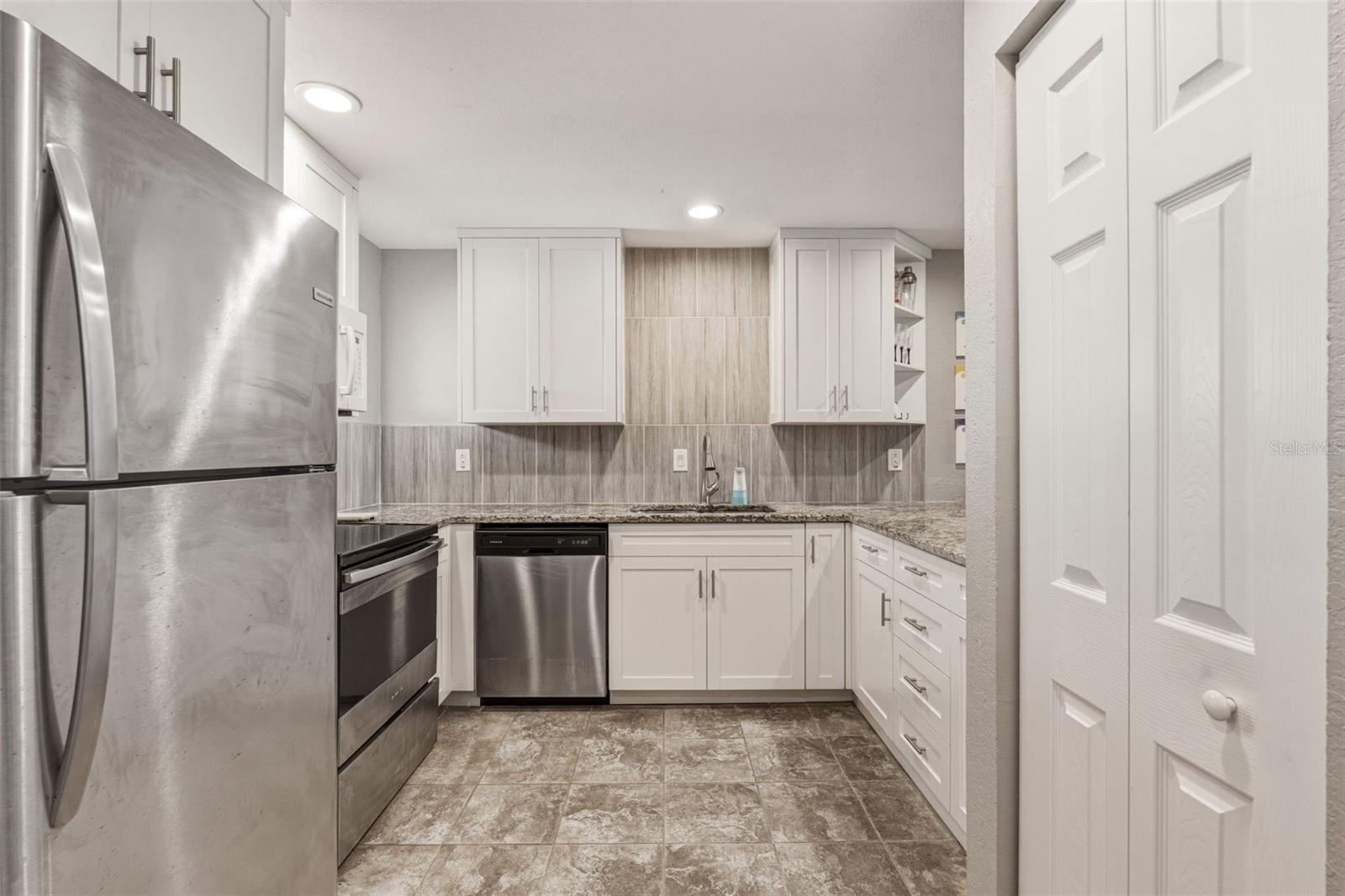 Image 7 of 42 For 22375 Edgewater Drive 224