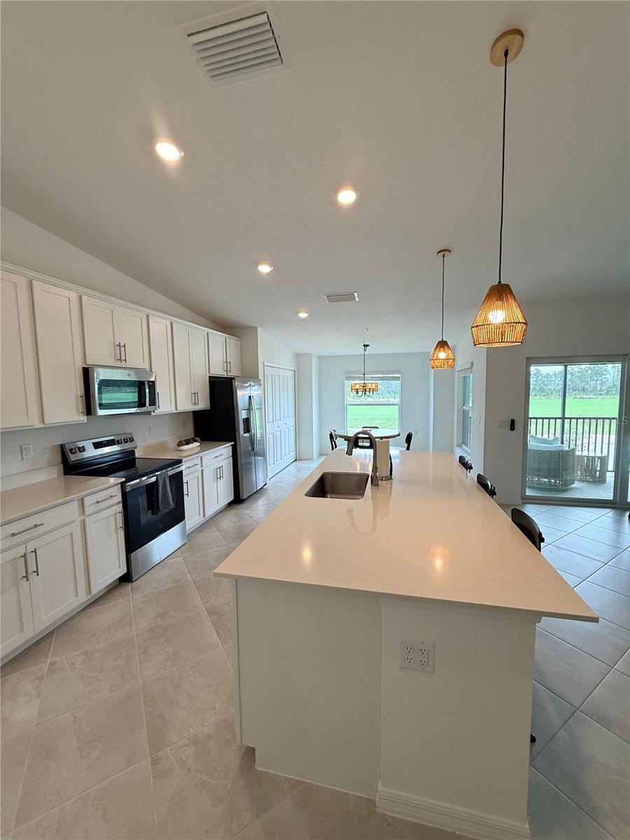 Image 9 of 36 For 15175 Bluffton Lane 724