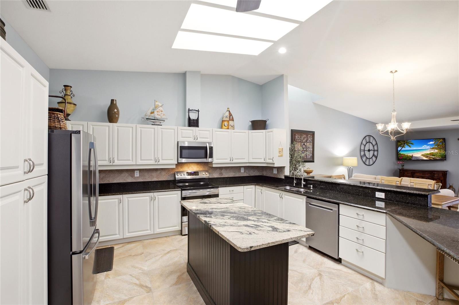 Image 5 of 42 For 1890 Deborah Drive 6