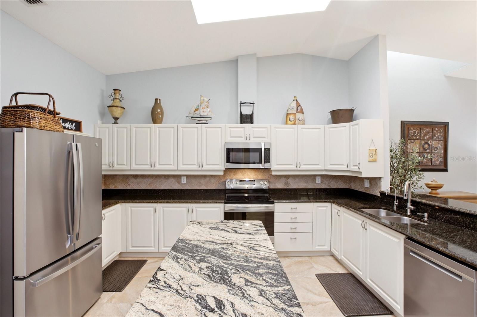 Image 6 of 42 For 1890 Deborah Drive 6