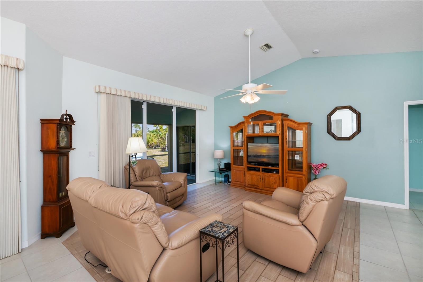 Image 12 of 73 For 409 Boundary Boulevard