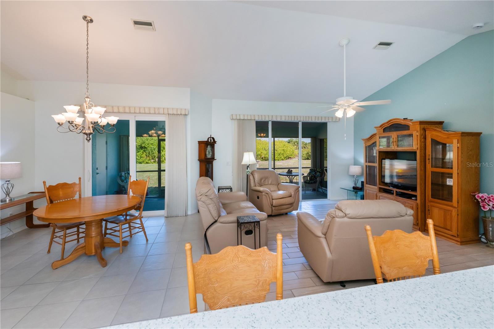 Image 13 of 73 For 409 Boundary Boulevard