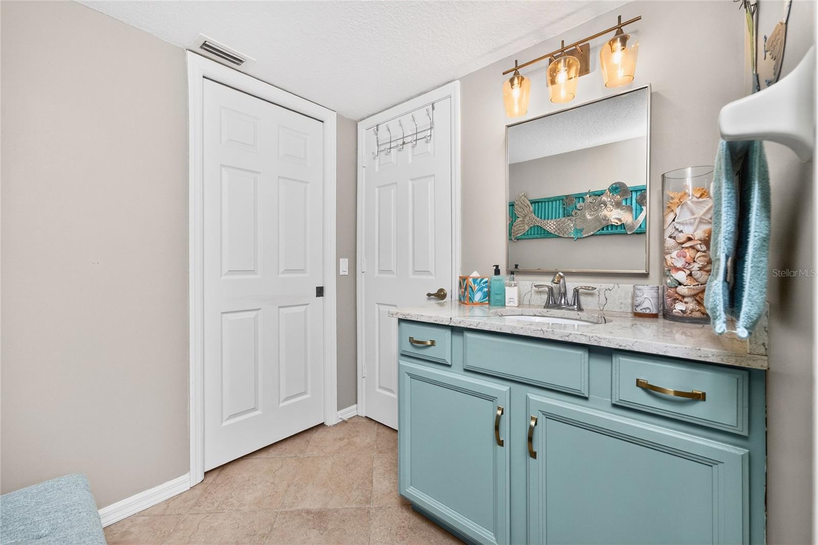 Image 40 of 61 For 1601 Park Beach Circle 6-116