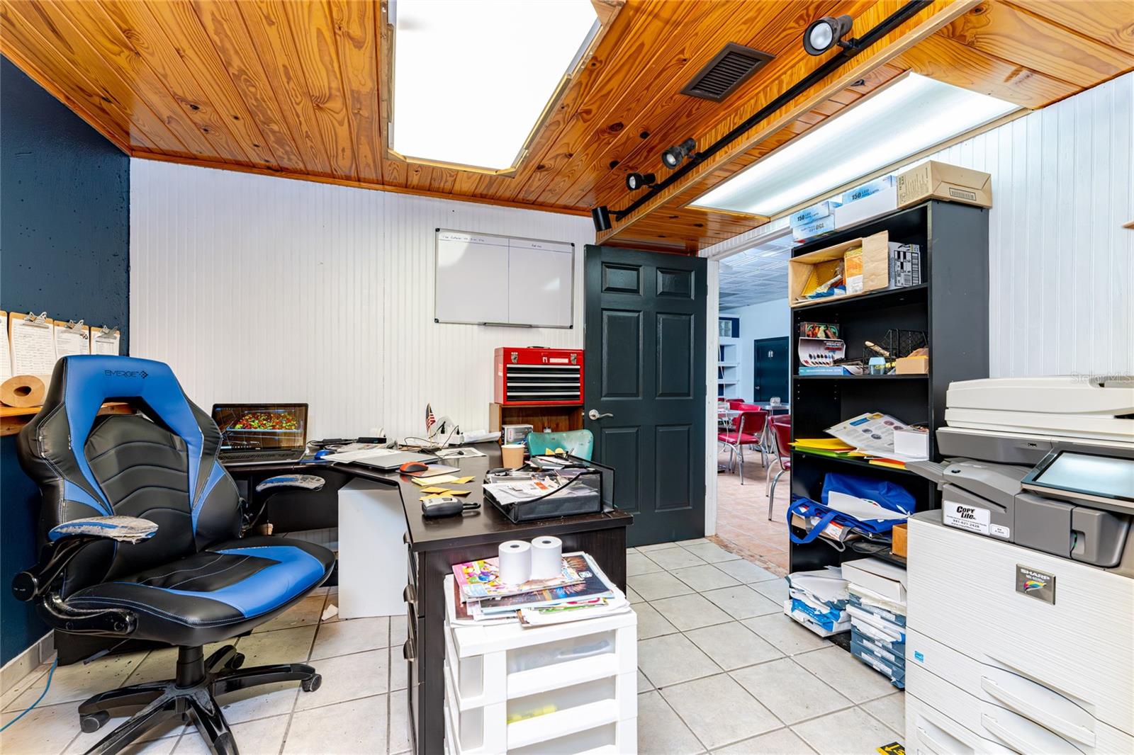 Image 24 of 66 For 23064 Harborview Road A And B An