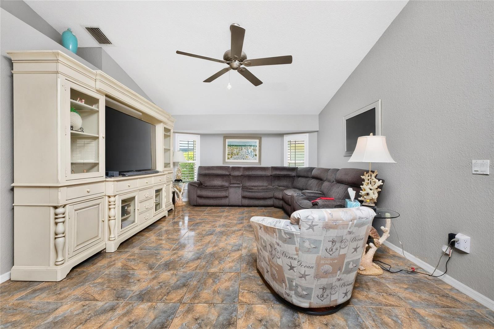 Image 26 of 56 For 100 Angol Street