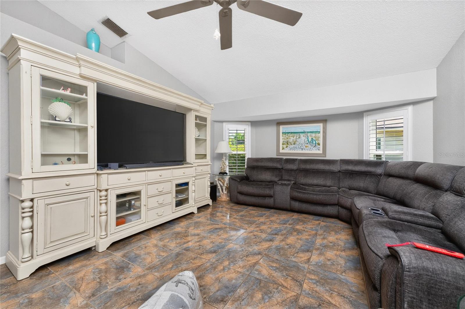 Image 27 of 56 For 100 Angol Street