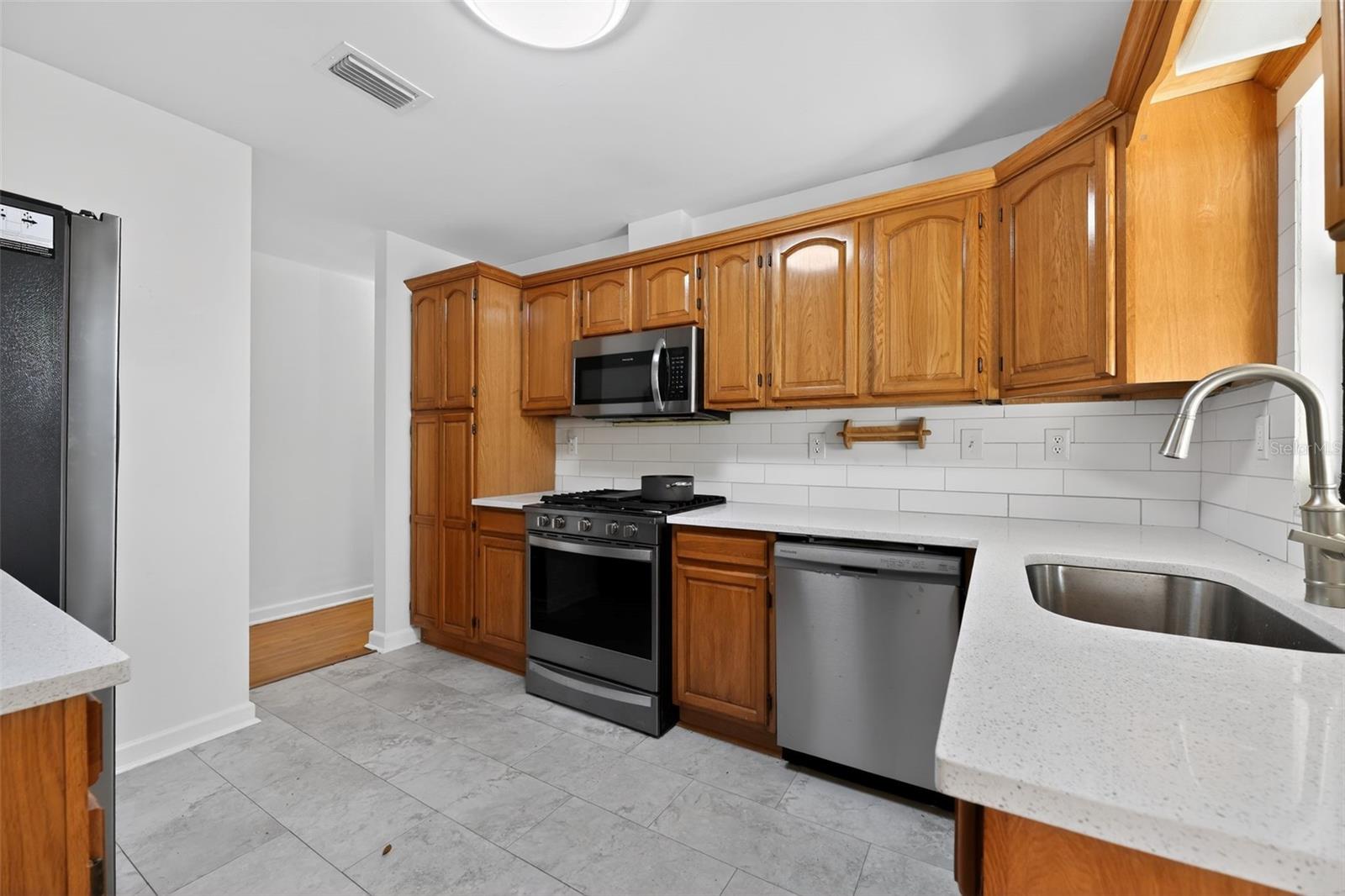 Image 16 of 48 For 6220 Graves Street