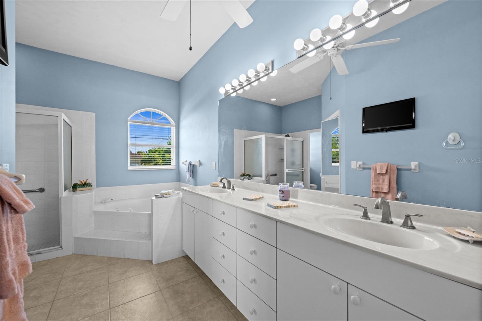 Image 24 of 48 For 410 20th Court