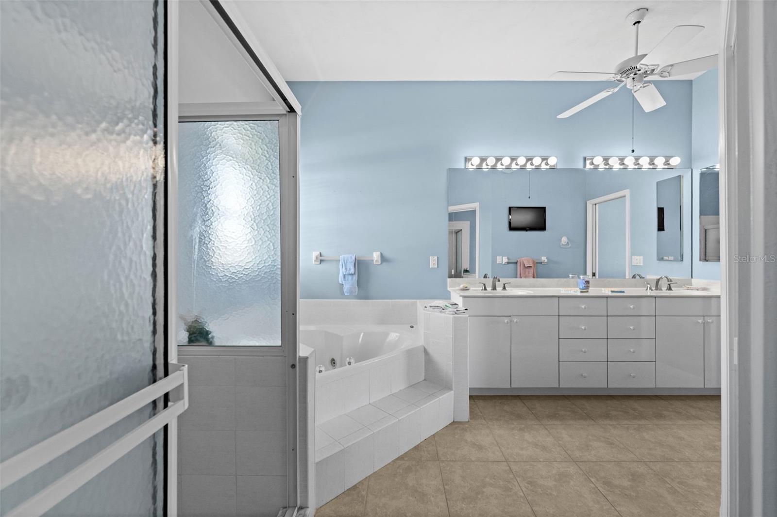 Image 25 of 48 For 410 20th Court