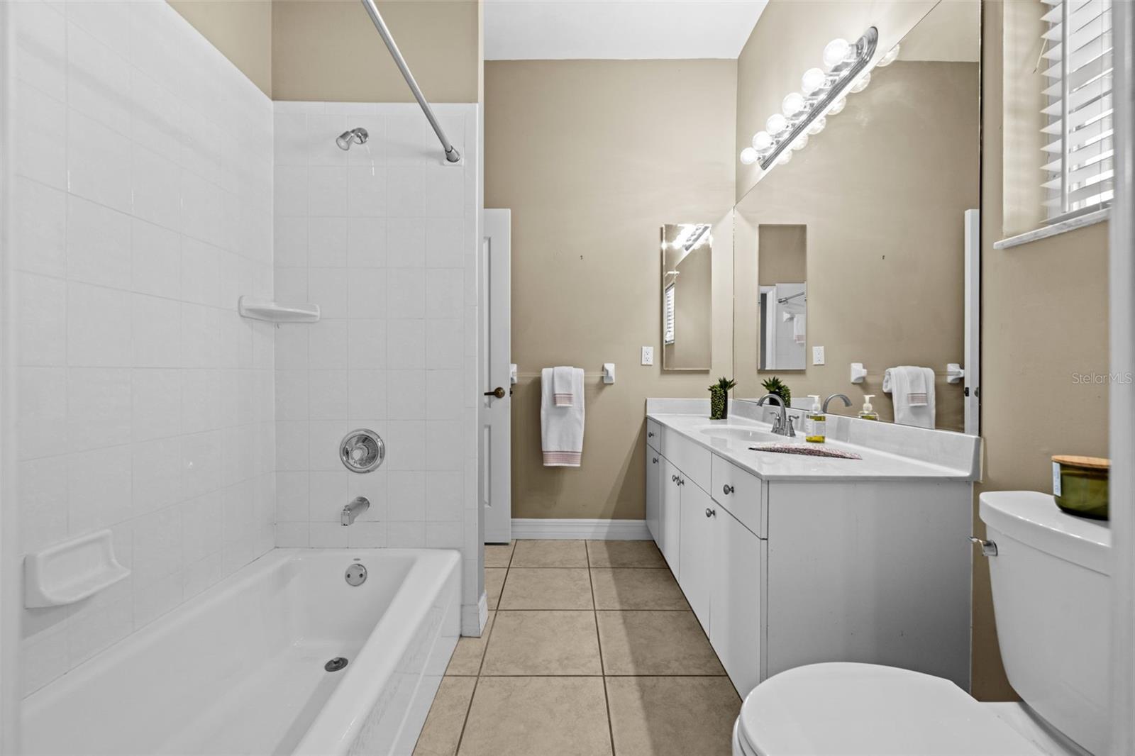 Image 32 of 48 For 410 20th Court