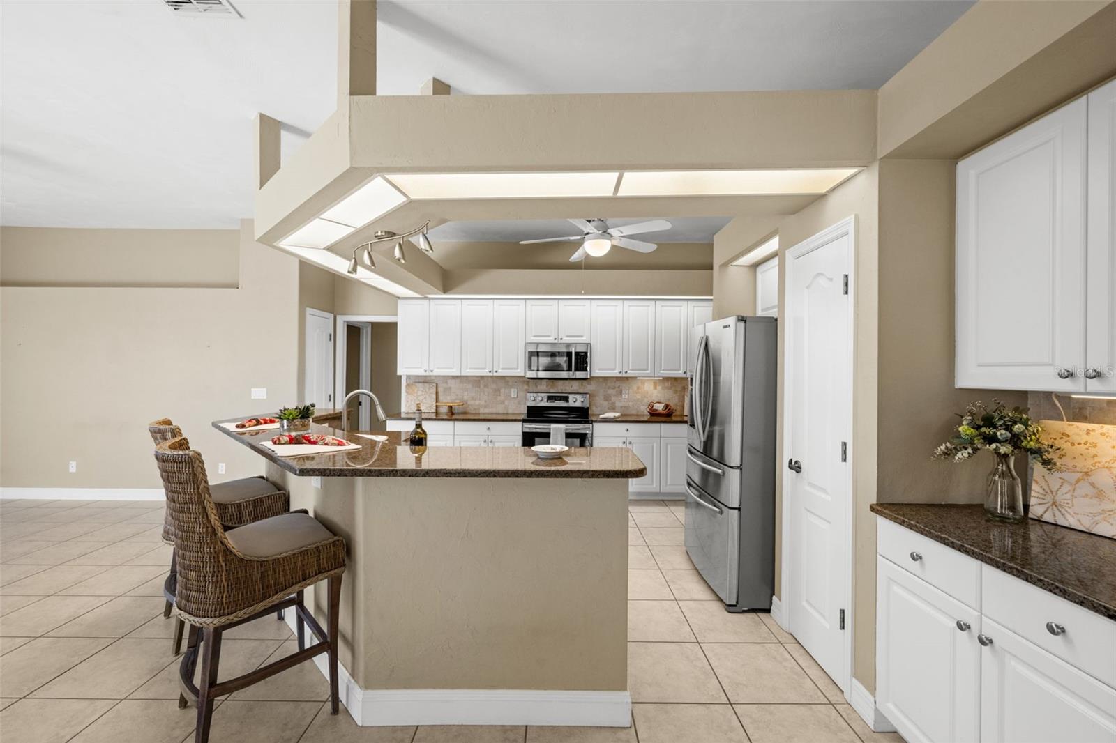 Image 4 of 48 For 410 20th Court