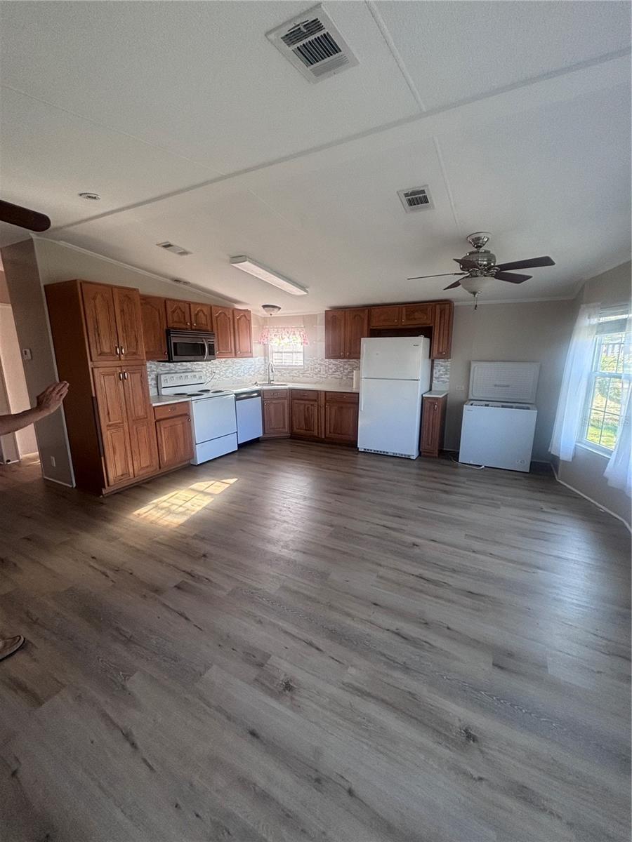 Image 2 of 6 For 29215 Edgewood Street